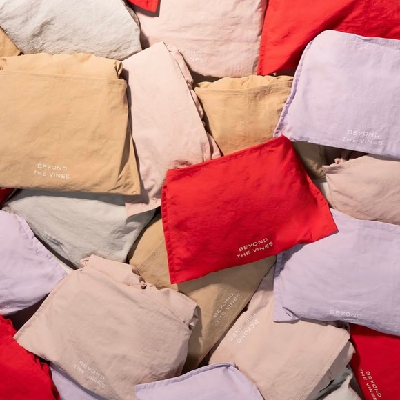 Beyond The Vines Foldable Dumpling Bag - Picture 3 of 4